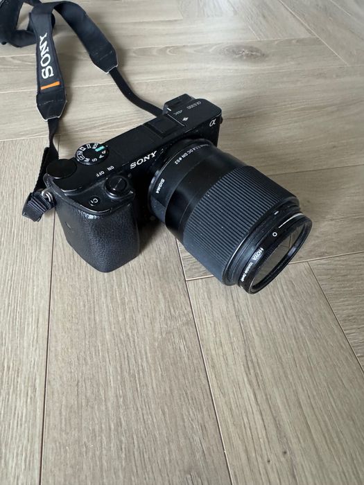 Aparat Sony a6300 z obiektywem sigma 30mm 1.4
