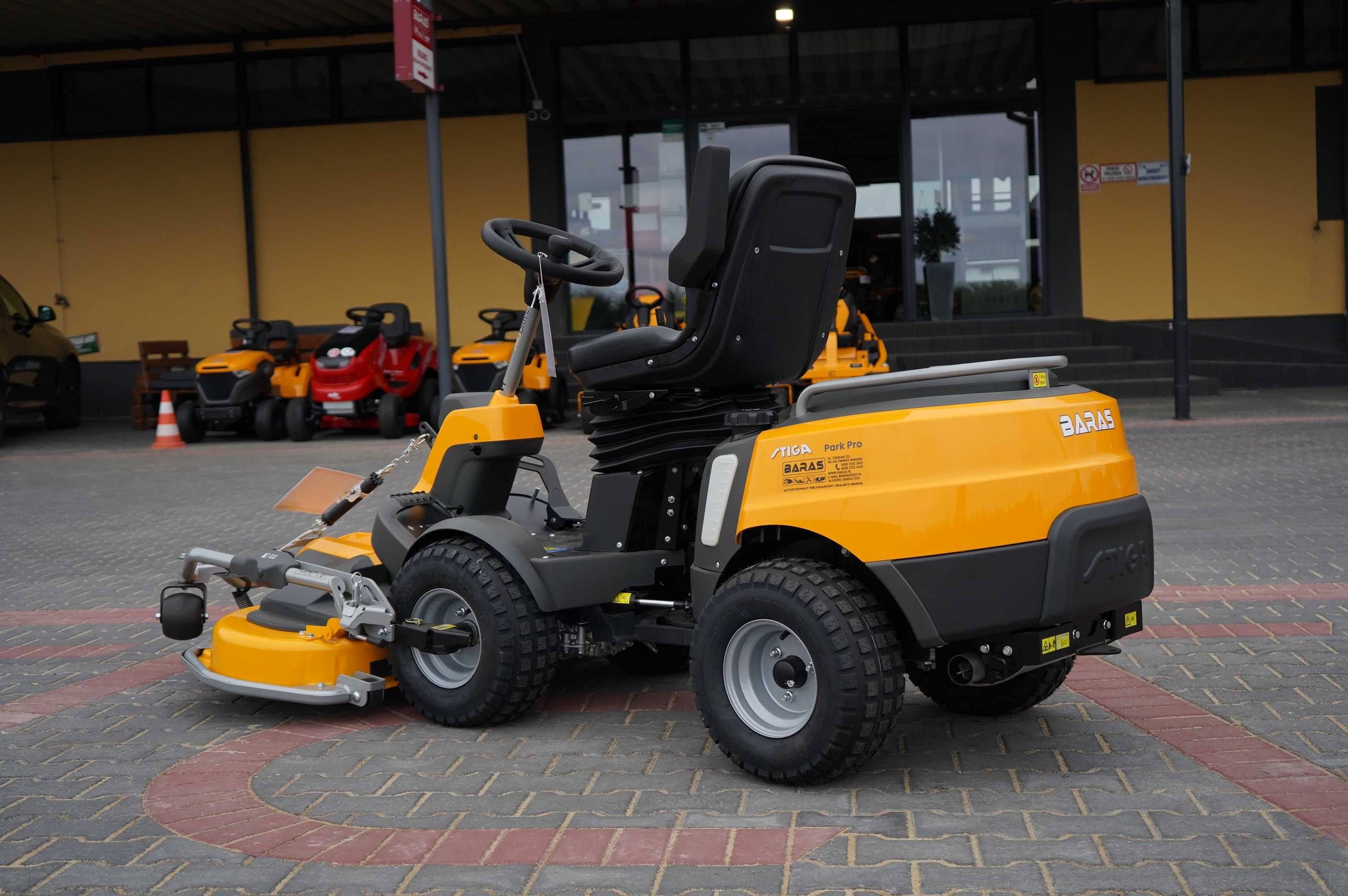 Traktor ogrodowy STIGA Park Pro 900 WX HONDA GXV 4X4 Wspomaganie 125cm