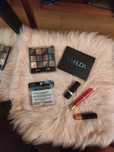 Zestaw cienie vv Huda szminka Astor soft Avon
