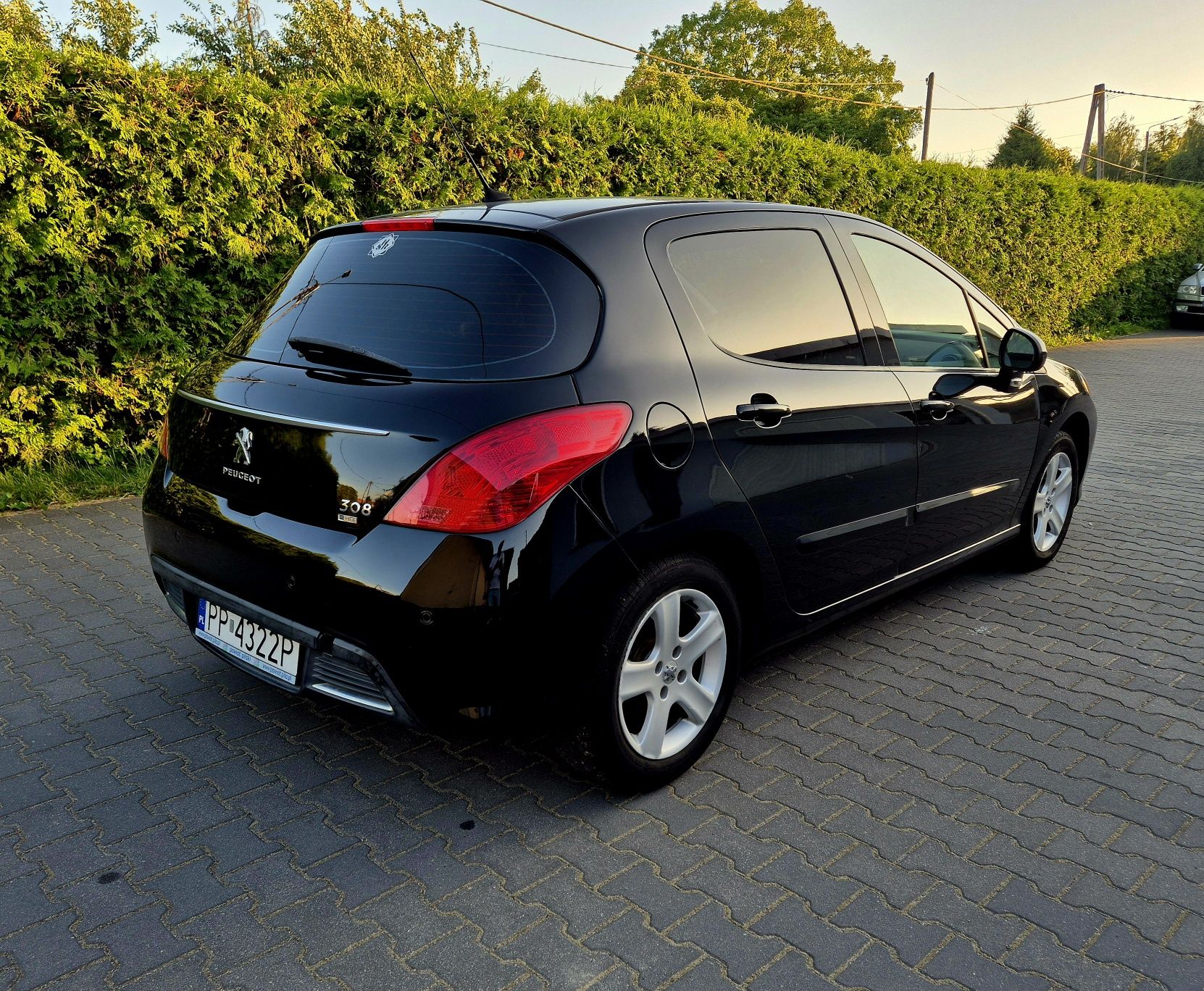 Peugeot 308 1.6 HDI 2013R bogate wyposażenie oszczędny bez wkładu