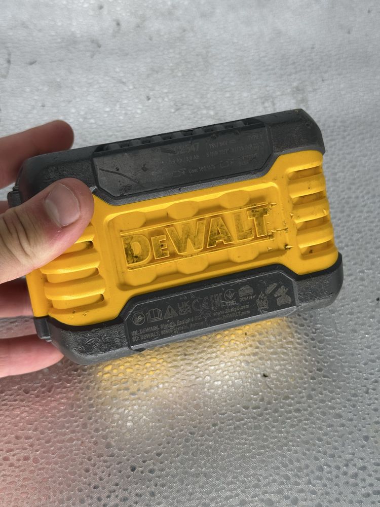 Акамулятор батарея аккумулятор Dewalt Flex Volt 9.0 a