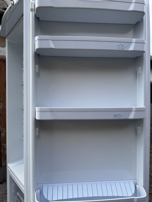 Холодильник-Морозильник Индезит