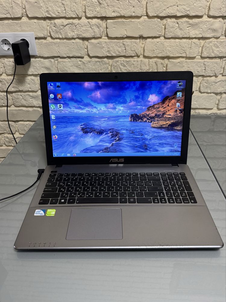 Ноутбук Asus X550C