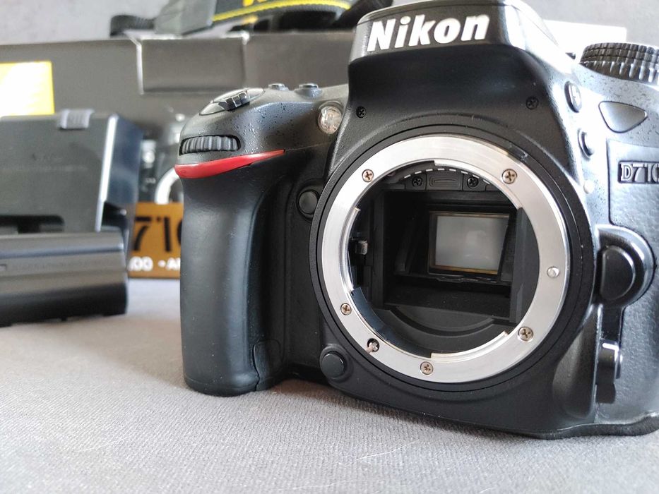 Lustrzanka aparat Nikon D7100 88tys przebiegu + pasek, ładowarka, box
