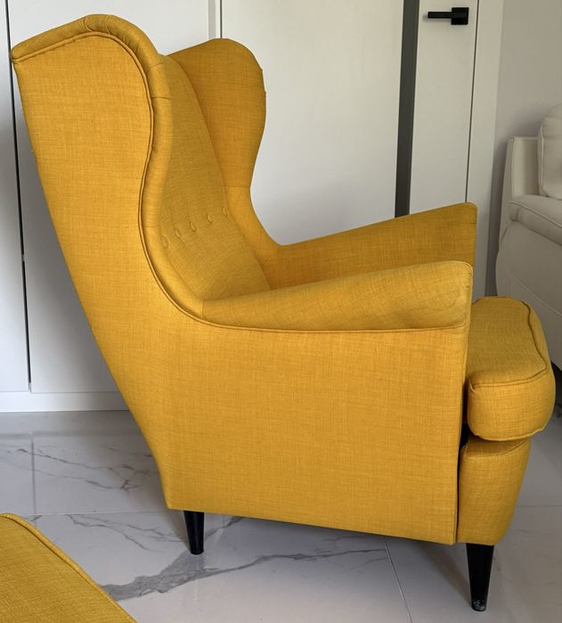 Zestaw Ikea Strandmon żółty fotel z podnóżkiem