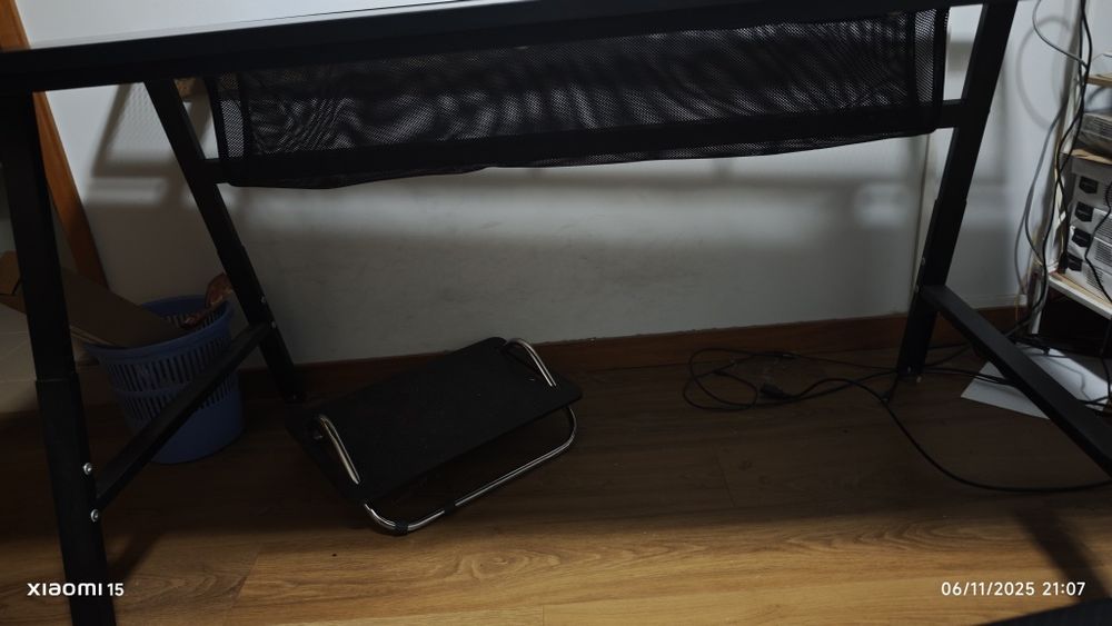 Secretaria 160*80 cm
Secretária p/gaming, preto, 160x80 cm
Secretária