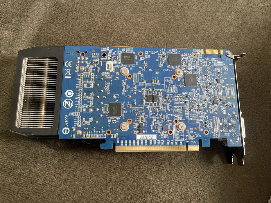 Продаю на запчастин не робочу відеокарту Gigabyte GV-N660OC-2GD