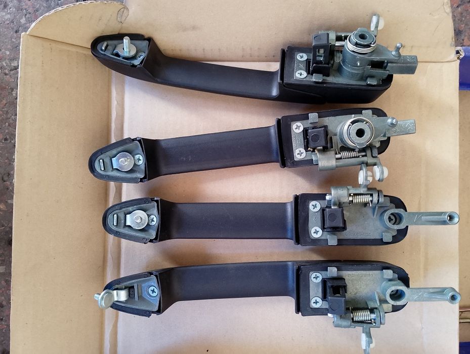 Продам комплект наружных ручек Нива Шевроле