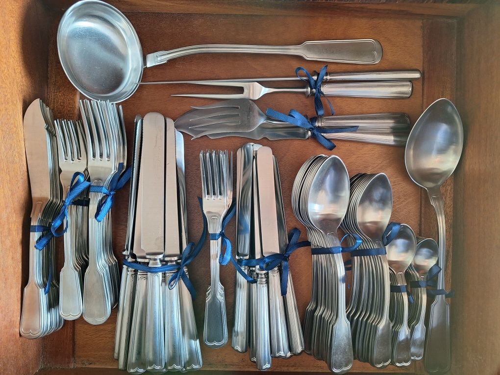 Serviço completo Vista Alegre Cozinha Velha  (OFERTA de um faqueiro)