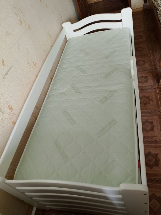 Продам кровать 190 на 85 з матрасом