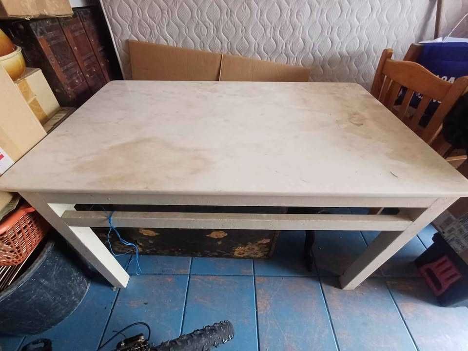 Mesa com tampo em pedra mármore