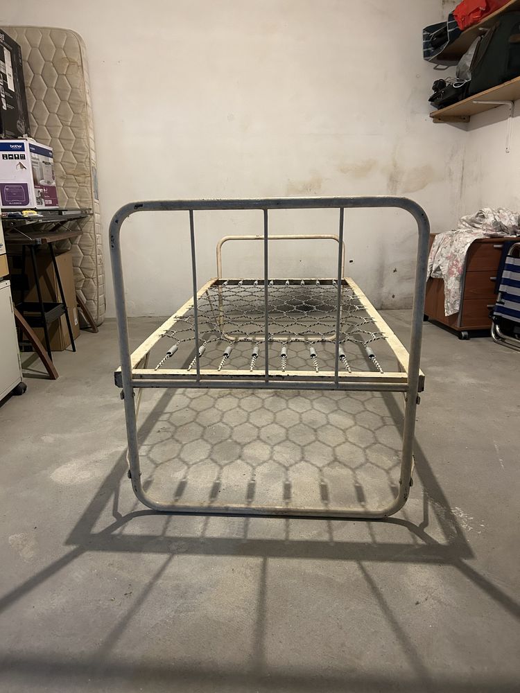 Cama de Solteiro em ferro