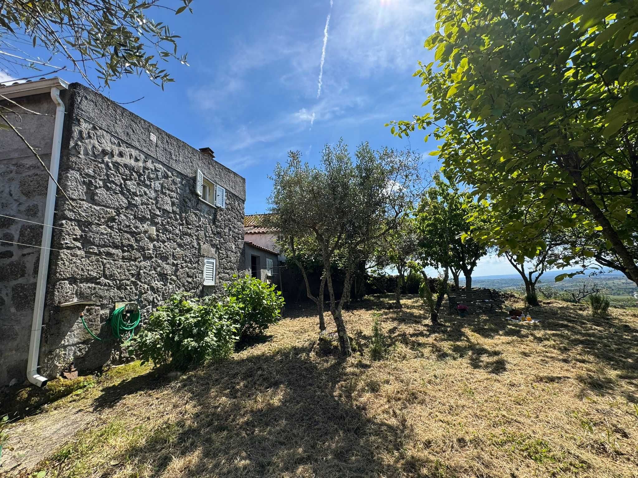 Moradias -Quintal com Vista Desafogada – Galisteu, Celorico da Beira