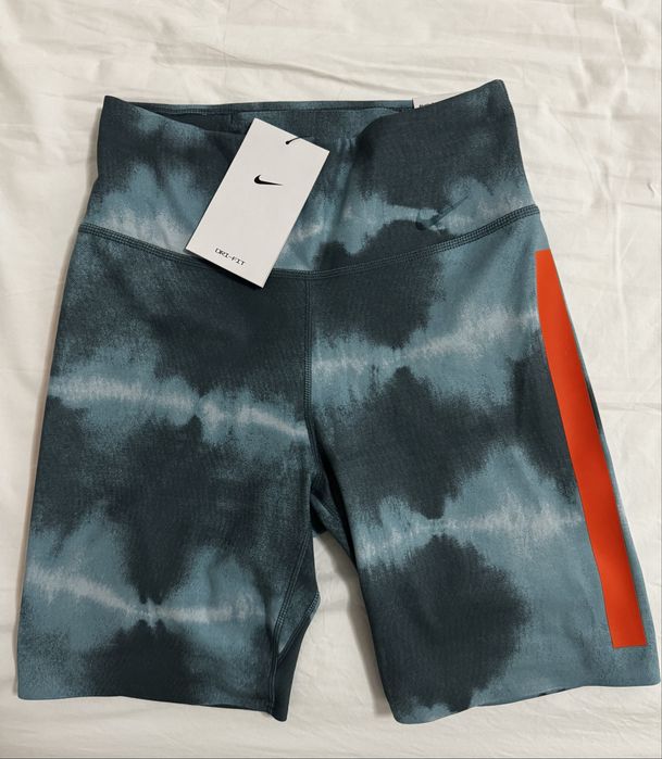 Krotkie spodenki legginsy shorty kolarki Nike