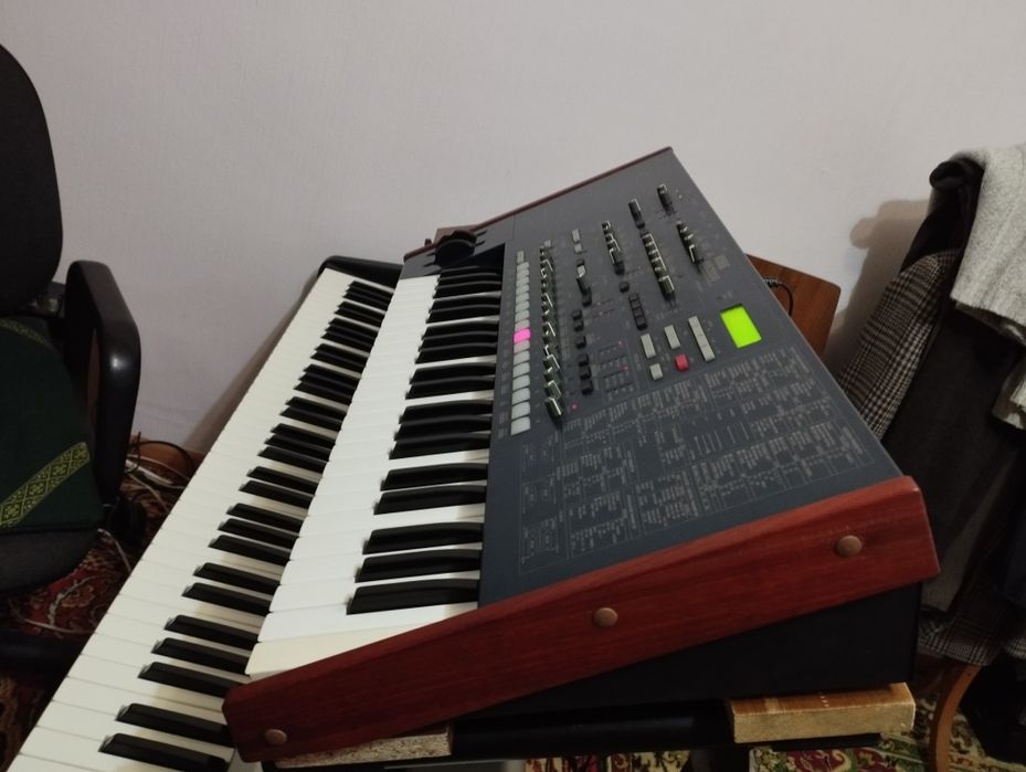 Синтезатор Korg MS2000
