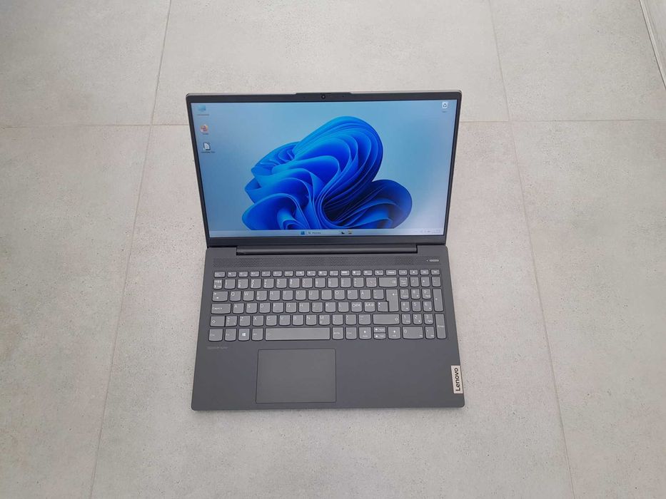 Laptop Lenovo - Dotykowy ekran - sześciordzeniowy Ryzen 5 - Windows 11