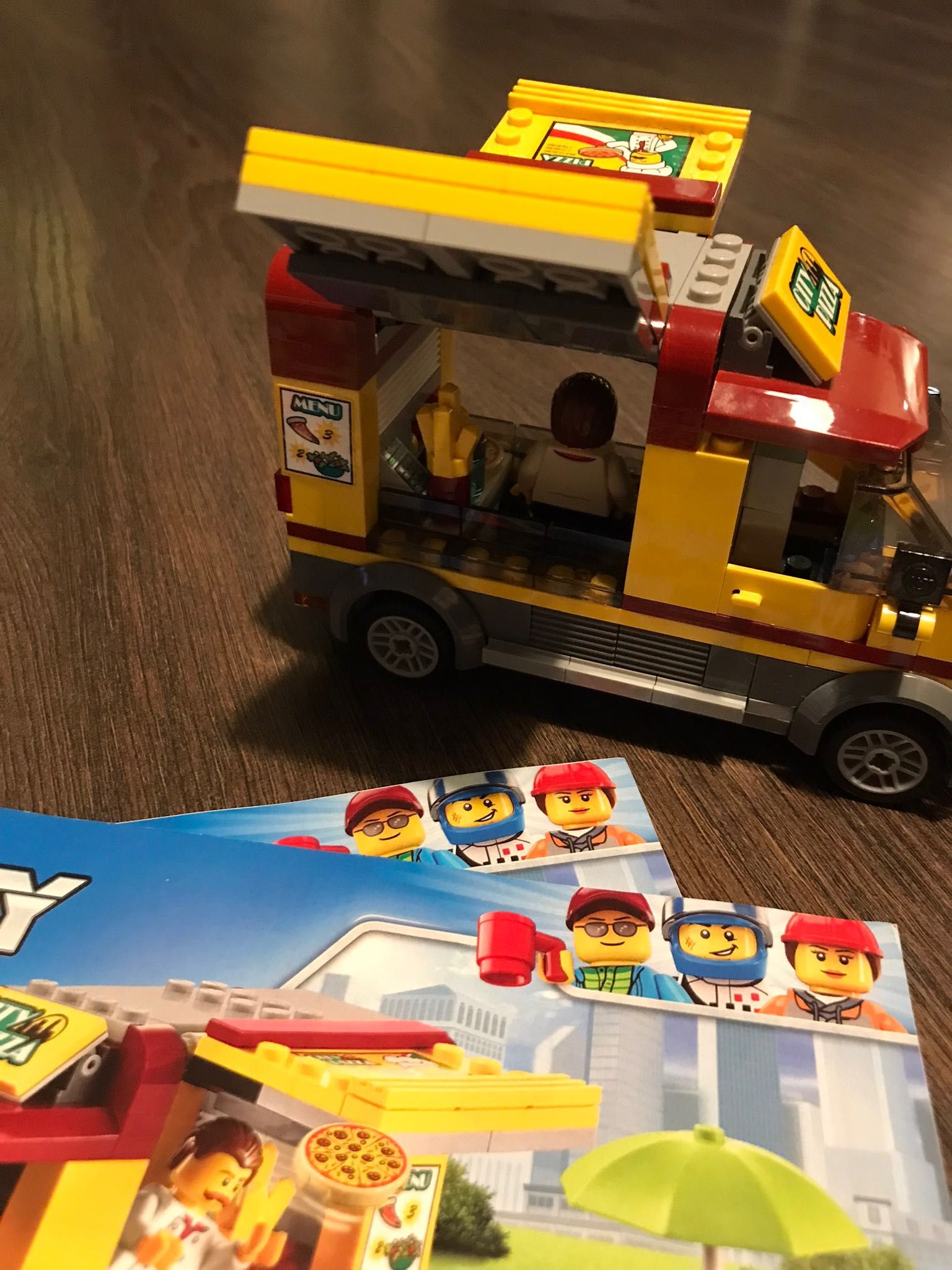 Lego City  60150-  Foodtruck z pizzą.