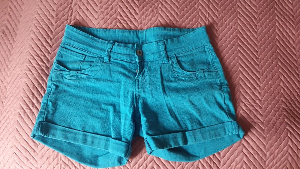 Turkusowe spodenki