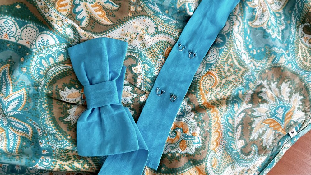 Vestido curto de verão em segunda mão