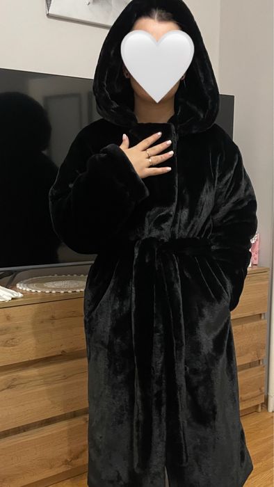 Шуба чорна, нова, пояс в комплекті