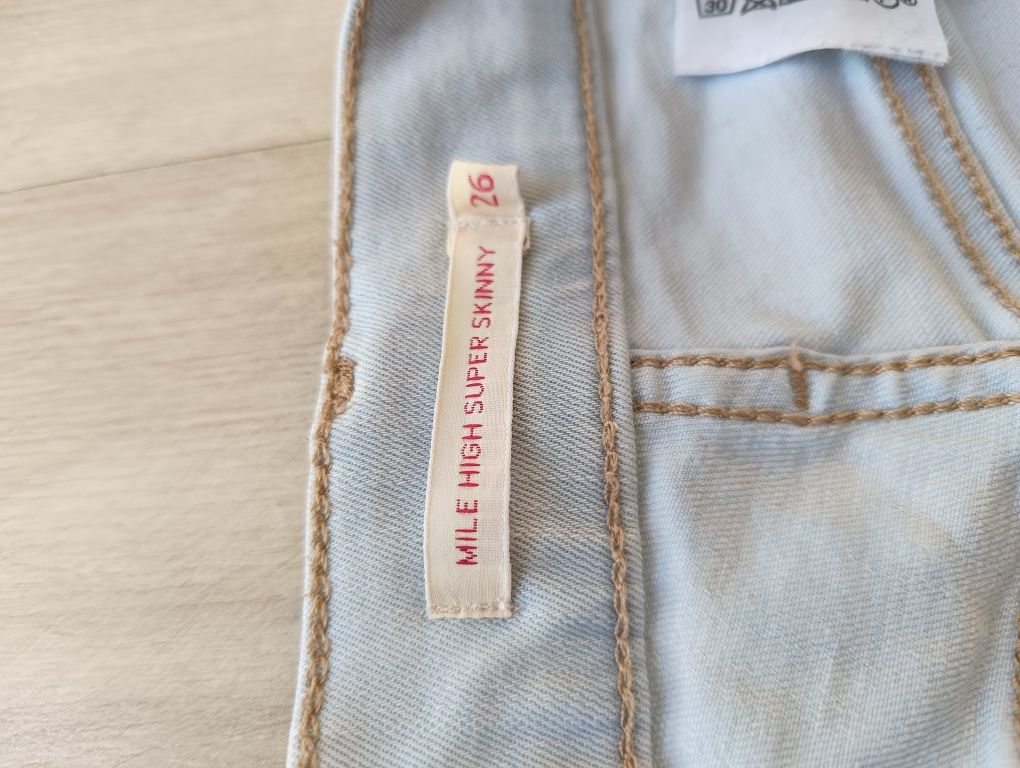 Jeansy Levi's stan idealny rozm 26