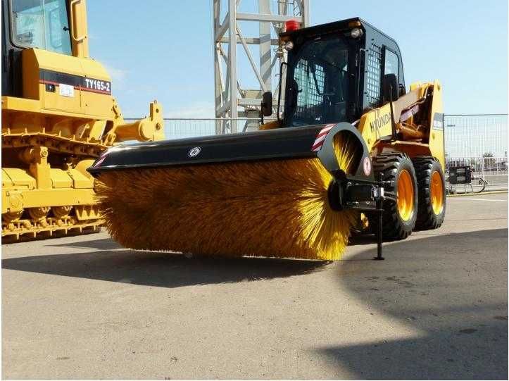 Profesjonalna odmiatarka Kovaco dla miniładowarek CAT Bobcat JCB