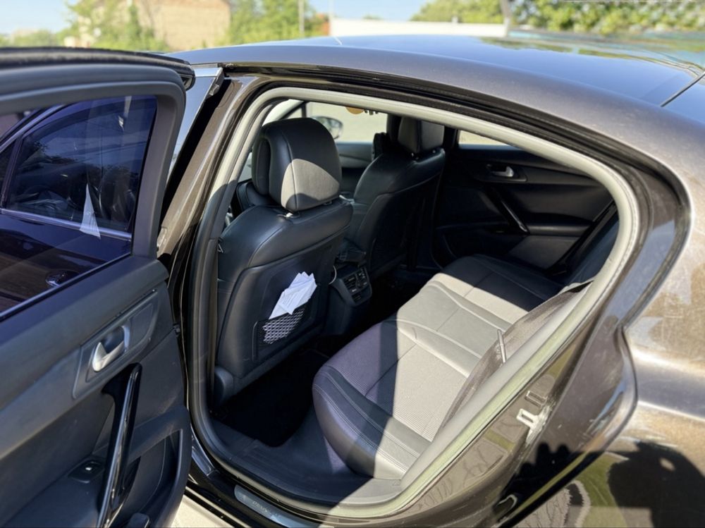 Автомобіль Peugeot 508 2012
