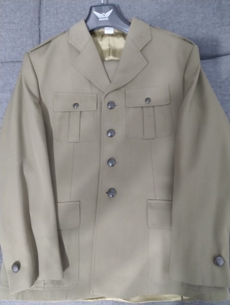 Stare mundury wojskowe.
