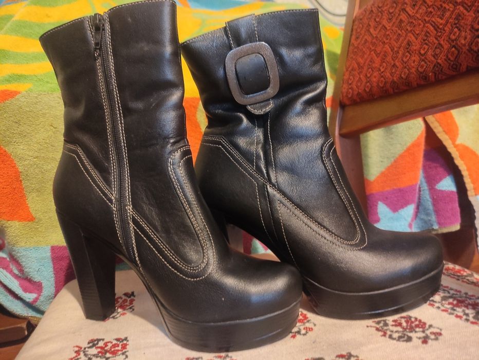 Зимове жіноче взуття, розмір 37-38