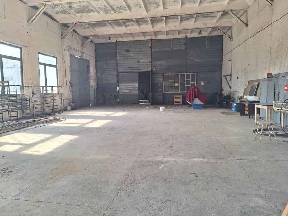 Комплекс виробничих, складських, офісних приміщень.