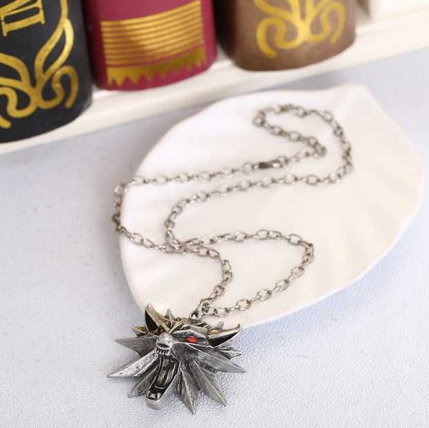MEDALION Szkoła Wilka WIEDŹMIN Czerwone Oczy Naszyjnik Amulet GERALT