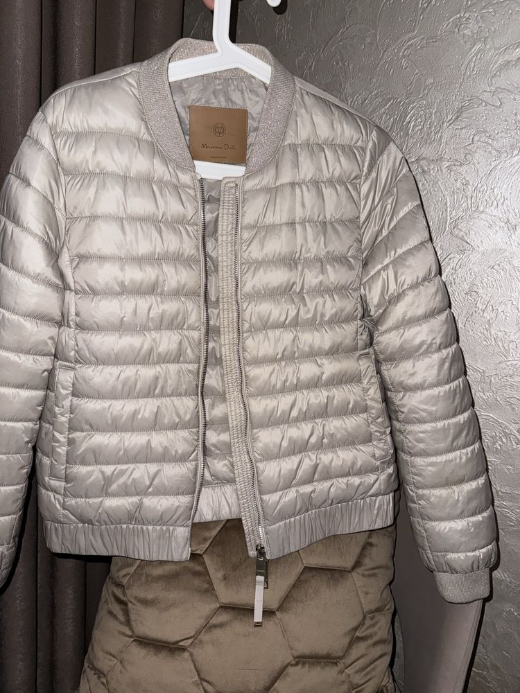 Куртка бомбер , невагома . Massimo Dutti. Розмір М .