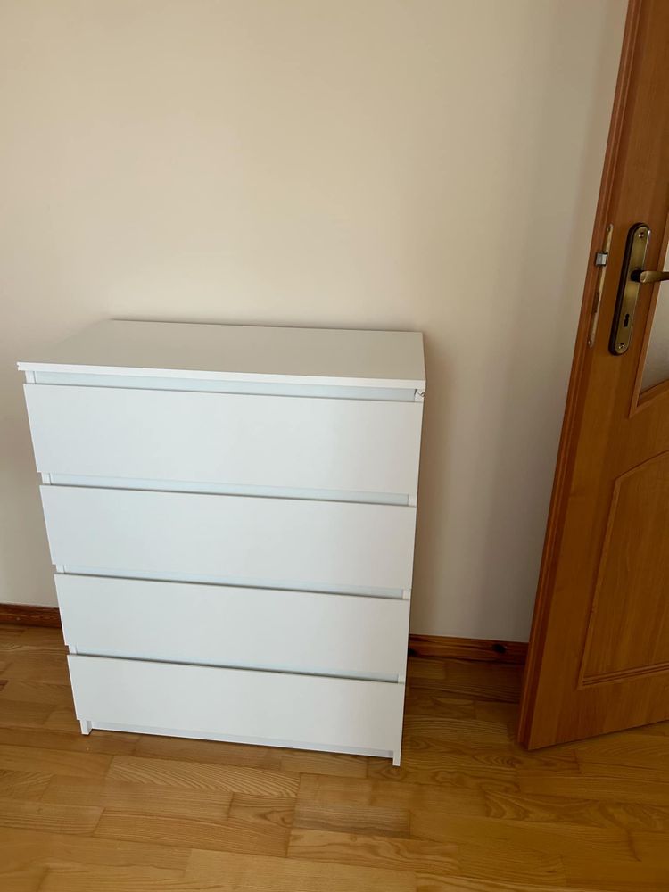 Biała komoda Jysk
