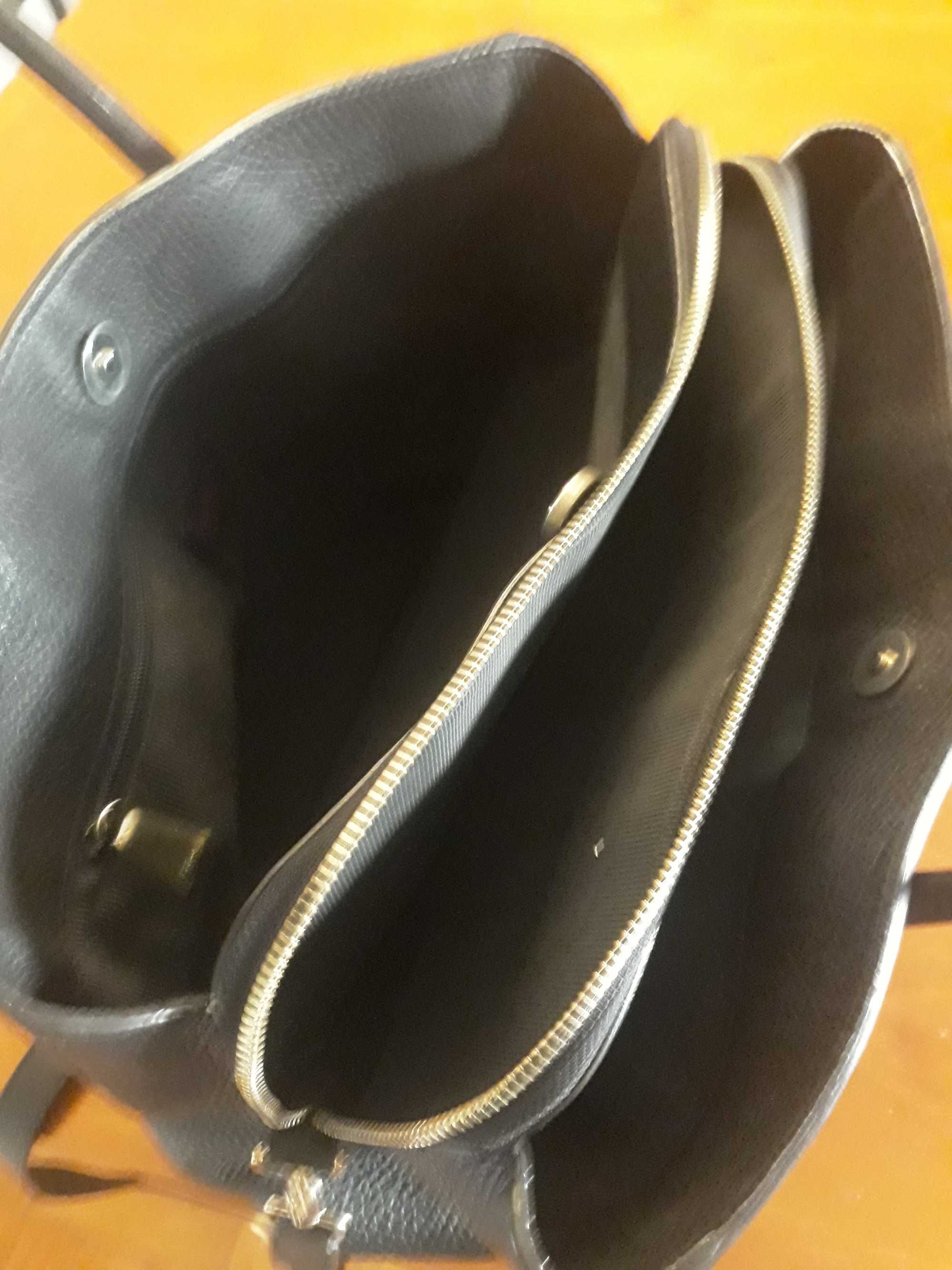 Mala preta Furla