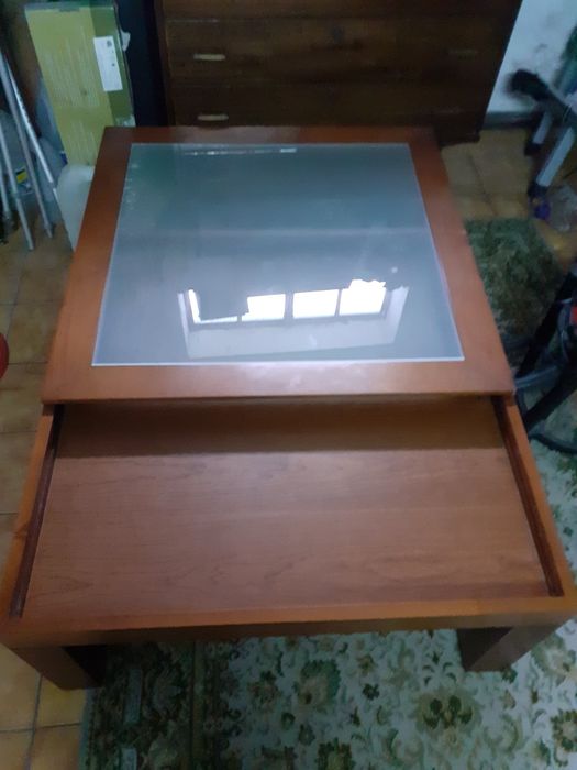 Mesa de centro com tampo deslizante