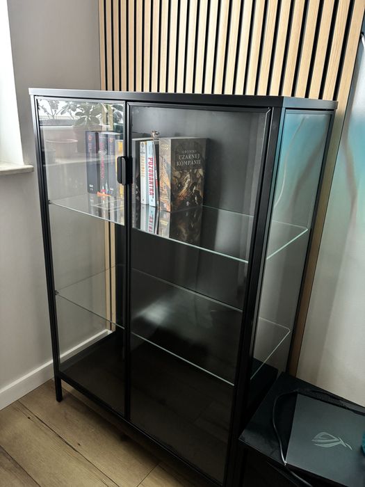 Szklana gablota ikea