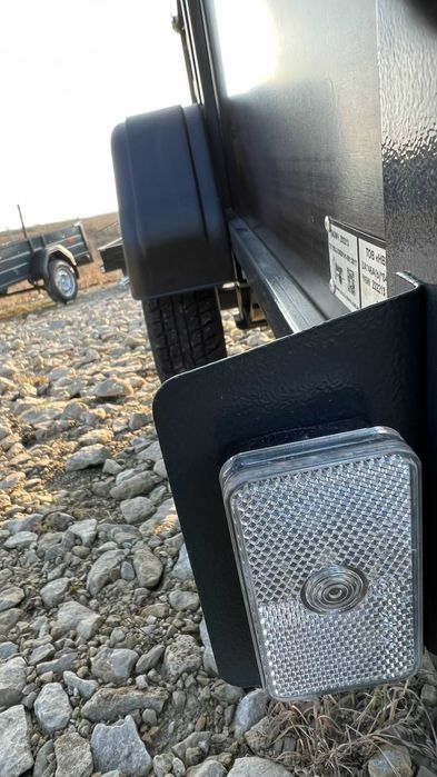 Прицеп до легкового авто : 2,15 х 1,26 м борт 60см , фанера