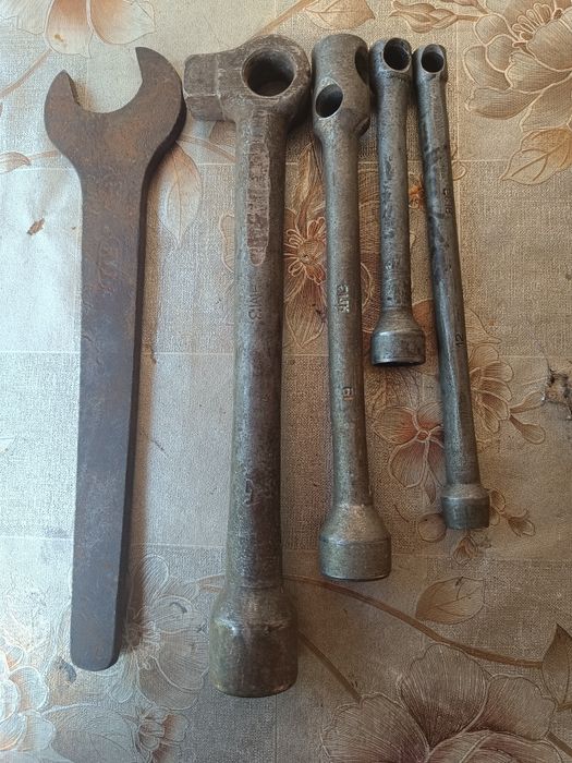 Продам набор ключей на двигатель Ямз цена набора 585гр