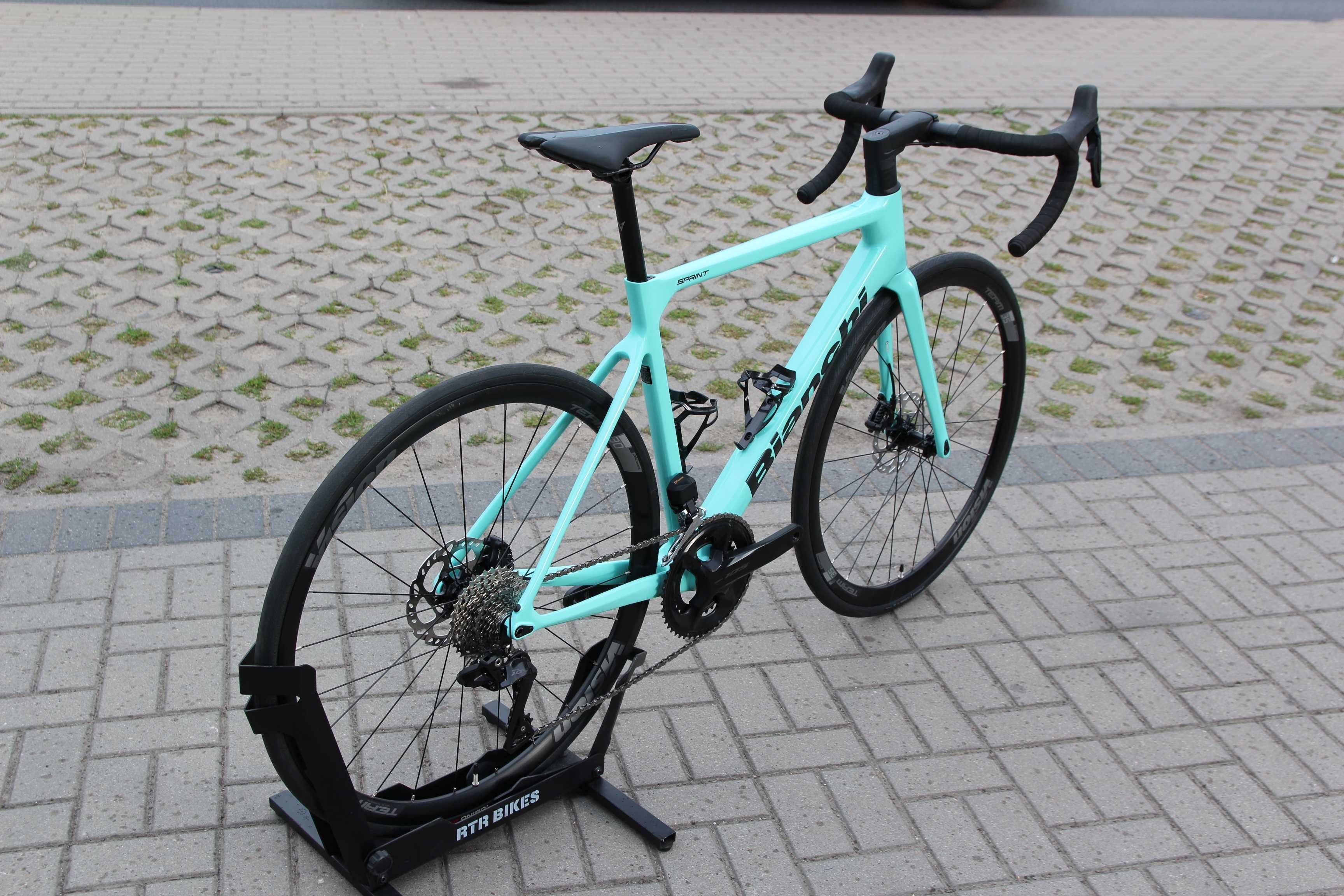 Rower szosowy BIANCHI SPRINT Disc Shimano 105 Di2 2x12, roz 55 Celeste