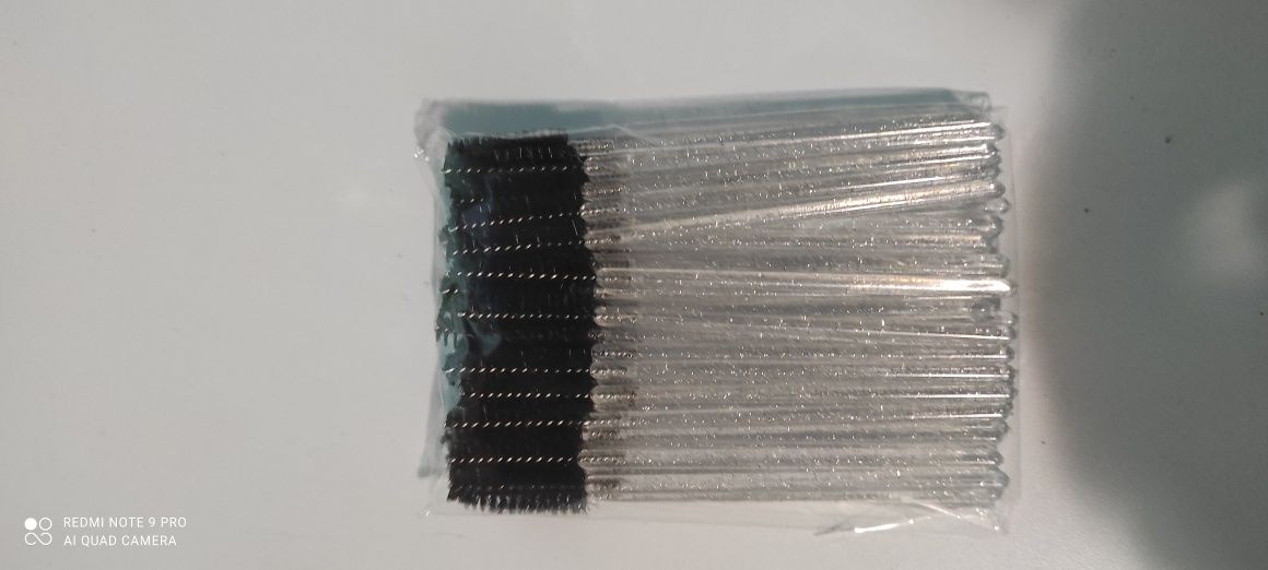 Щеточки для расчесывания ресниц черные с прозрачной ручкой с блестками