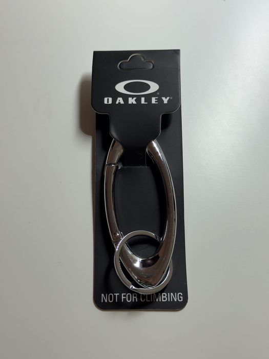 Карабін Oakley | Срібний та Чорний | 9 см