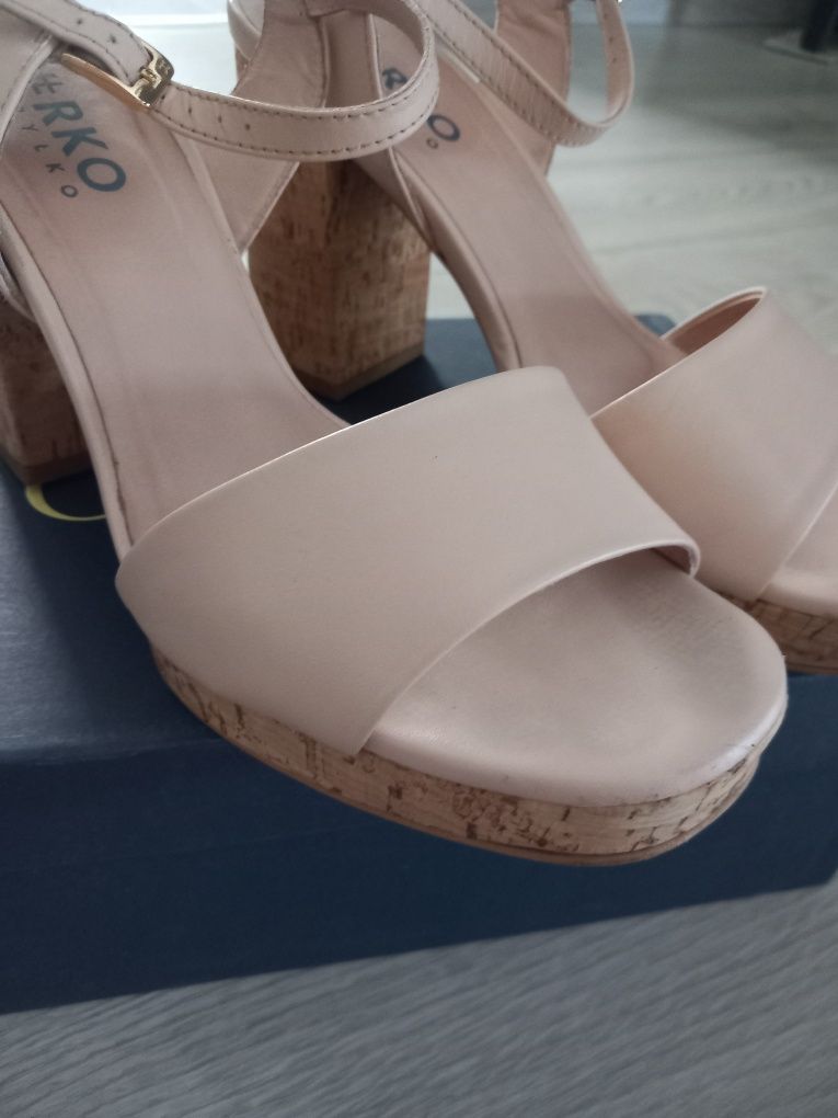 Sandały buty Ryłko 39 jak nowe