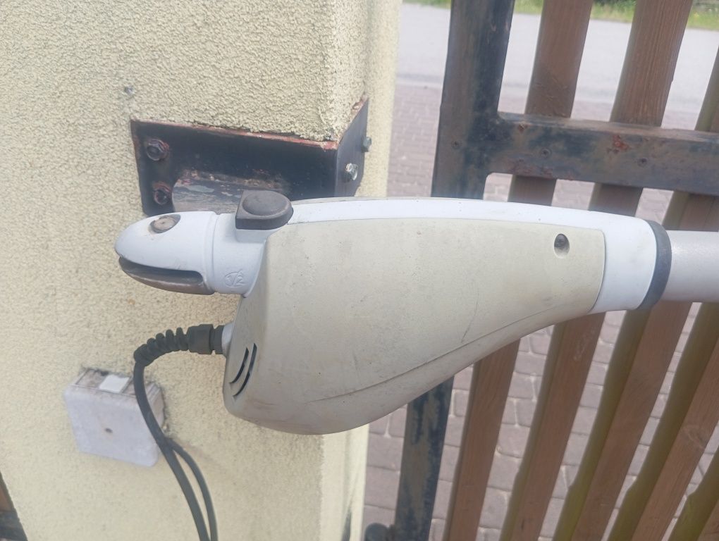Napęd do bramy wjazdowej dwuskrzydłowej