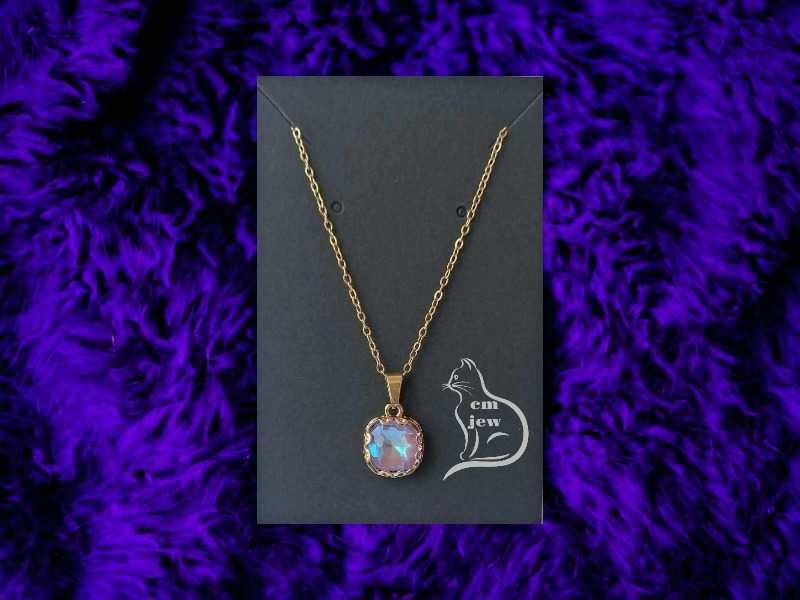 Colar dourado aço pendente quadrado lilas/rosa - Novo
