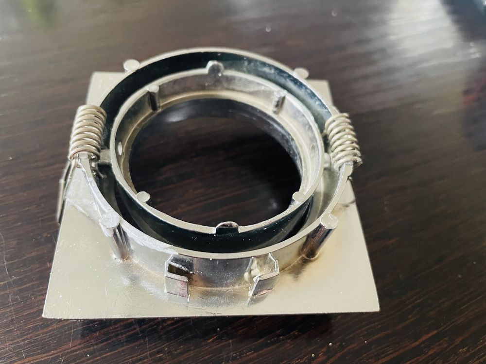 Oprawki halogenowe chrom połysk 8x8 cm