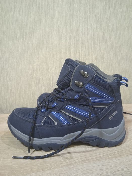 Продаю ботінки на розмір 38