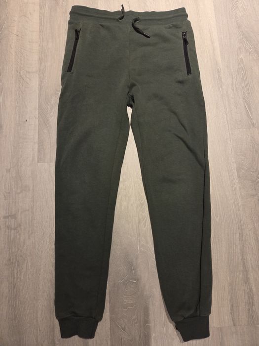 Spodnie dresowe chłopięce  r. 158