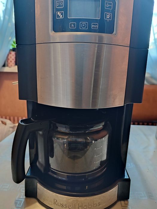 Крапельна кавоварка Russell Hobbs.