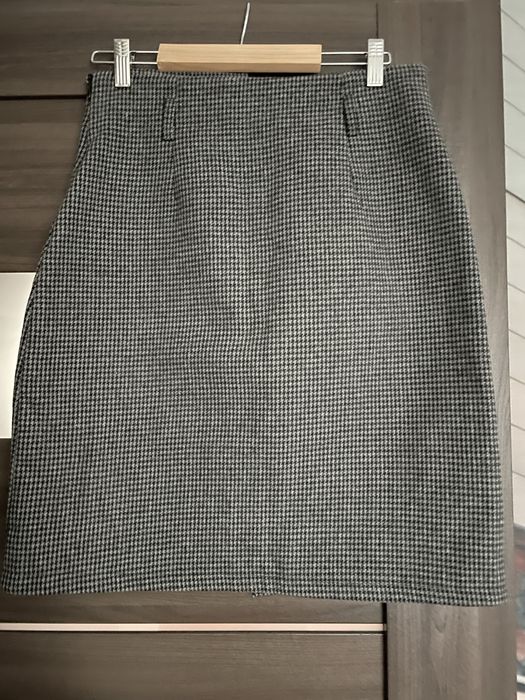 Тепла спідниця сірого кольору з підкладкою шортами