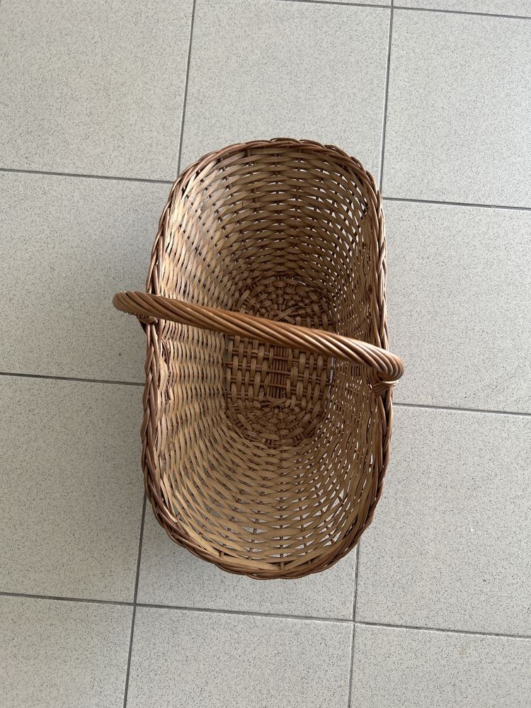 Cesto de verga castanho